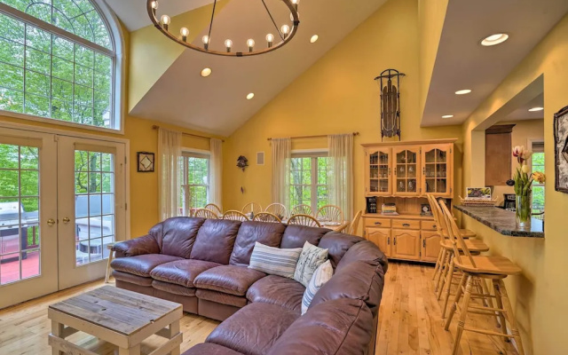 Family-friendly Hancock Home: Walk to Slopes!