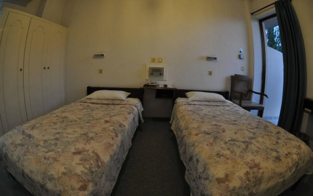 Chris Paul Hotel