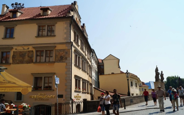 Hotel U Tri Pstrosu