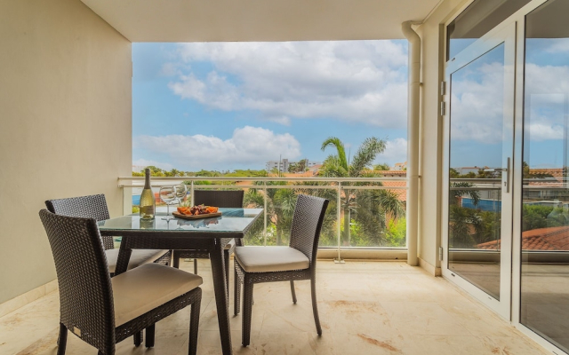 Lovely Condo at Eagle Beach! Great Views