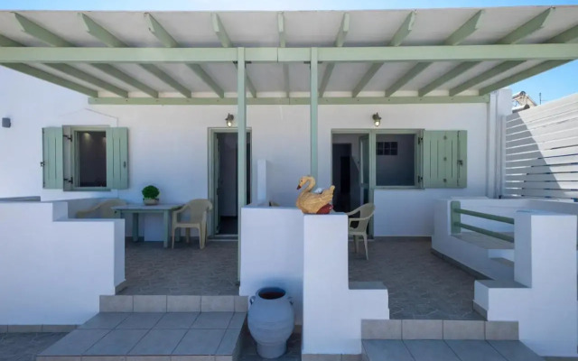 Lorenzo Studios and Suites Paros