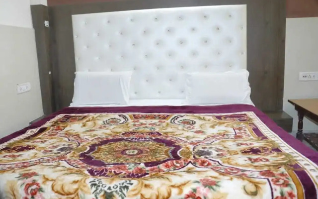 Hotel Ambika Palace