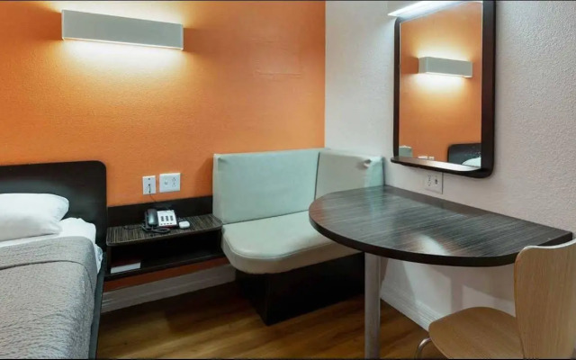Motel 6 Houston, TX - East