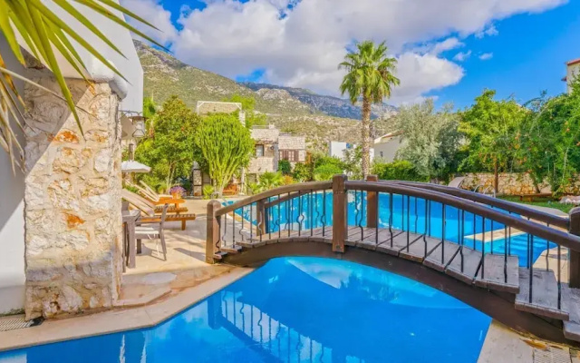 House With Private Pool and Garden 4 min to Beach