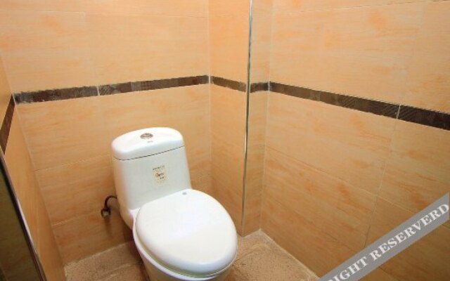 With Pealeful Fashionable Guesthouse