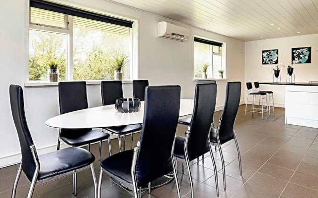 Spacious Retreat in Marielyst-by Traum