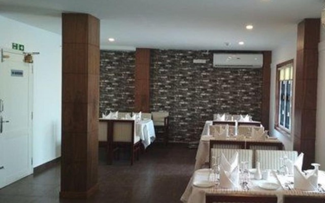 OYO 5077 Queens Hotel