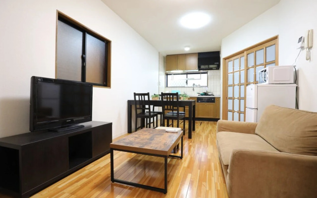 Tsuru House