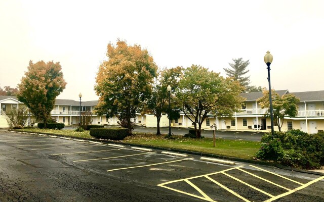 Honeysuckle Inn & Conference Center