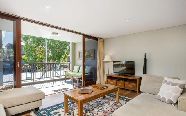 Byron Bay Accom Unit 2 21-25 Fletcher Street - Casablanca at Bogarts – Guest Rooms – Byron Bay