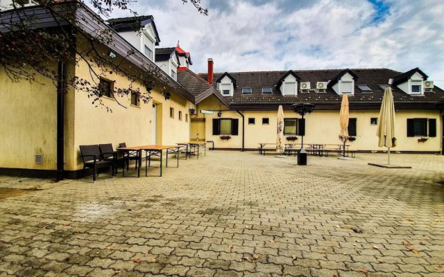 Marcus Hotel - фото 1