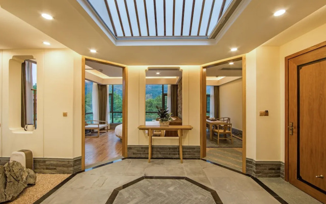 Wuyishan Old Street Hill Lodge