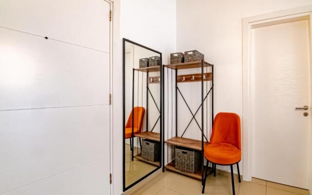 Luxury One-Bedroom Apartment with Private Garden Lukomorye E3