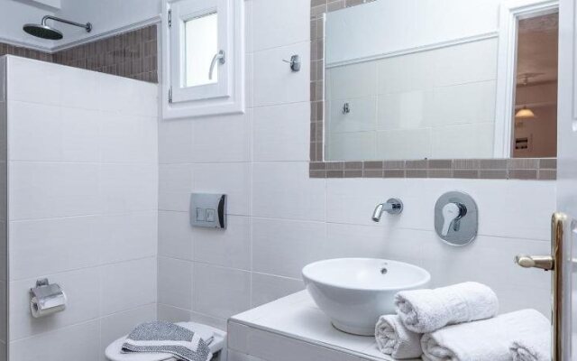 Avraki Rooms & Studios