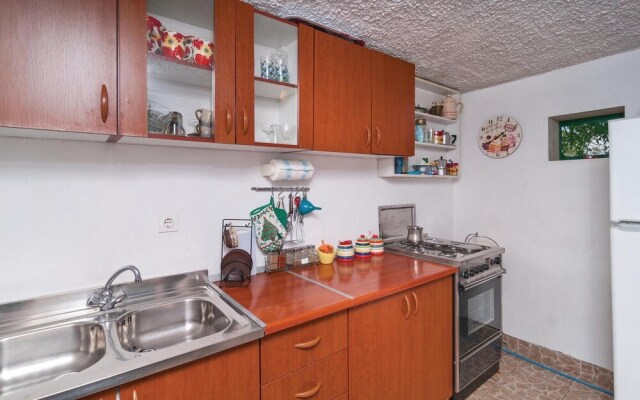 Stunning Home in Pucisca With 3 Bedrooms and Wifi