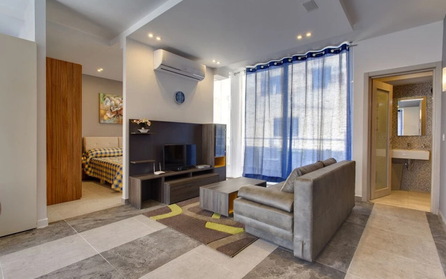 Modern Apt in a Prime Location, Wifi