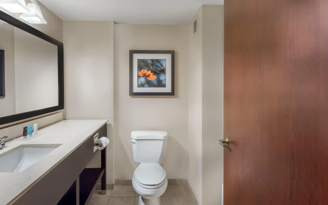 Crowne Plaza Cleveland at Playhouse Square by IHG