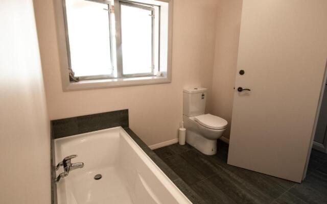 Golden Paradise - Rangihaeata Holiday Home