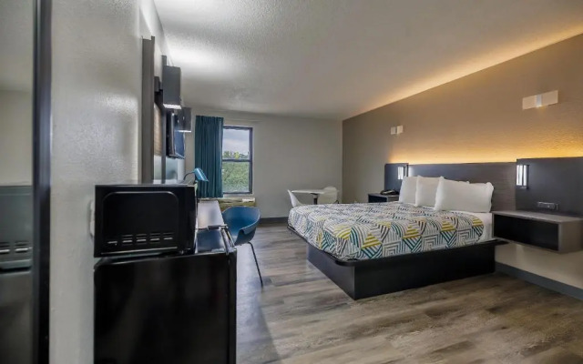 Motel 6 Franklin, OH