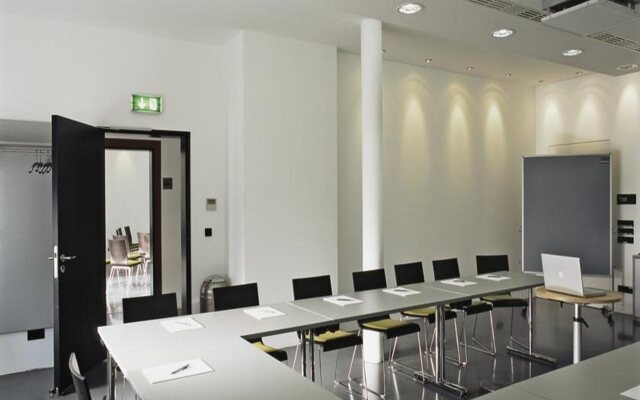 Premier Inn Koln City Centre