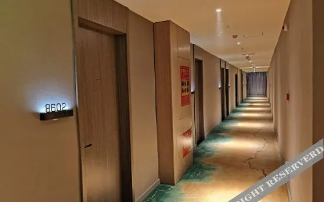 Yihai Hotel (Zhengzhou South China City Longhu Jinyi City Shopping Center Branch)