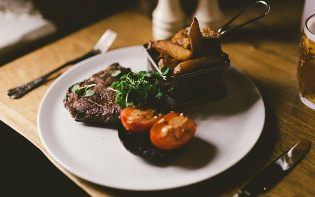 Le Petit Chateau & William de Percy