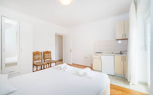 Studio Apartments Near Center 4