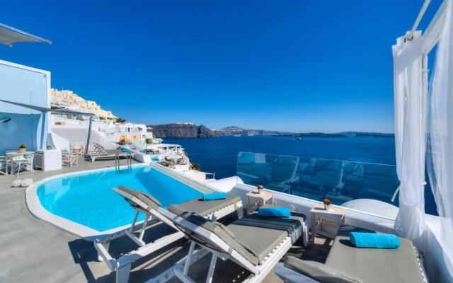 Kima Oia Suites