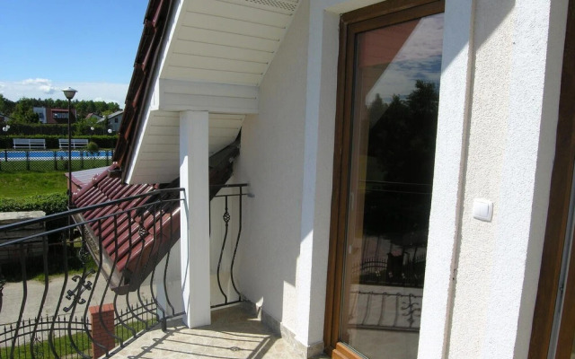 Amazing Home in Rowy With 4 Bedrooms