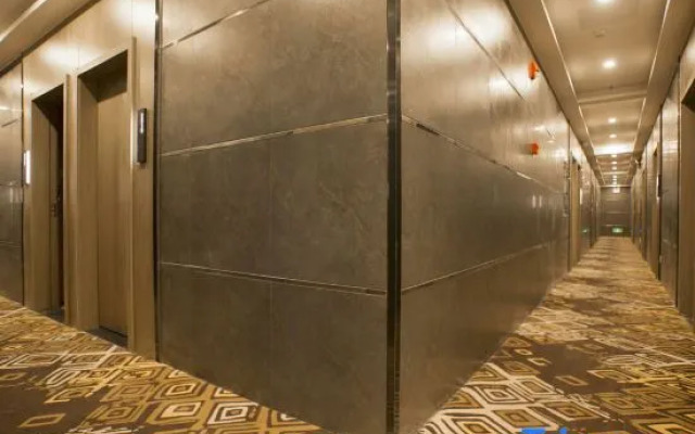 Qingmu Express (Nanjing Xinjiekou Xinjiekou Subway Station Fengfu Road)