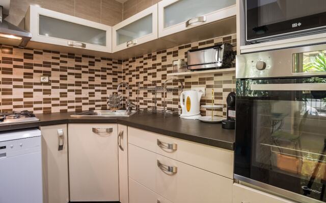 2 BDRM flat with 260m2 garden-Congress/Beaches by Weekome