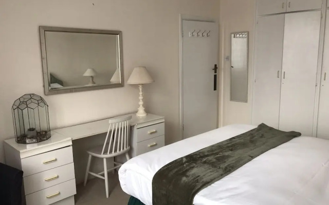 Elegant & Bright English Style 1 Bed Hyde Park