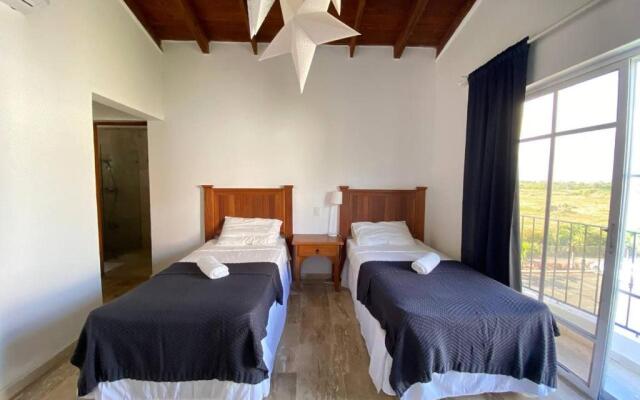 2 Rooms, 4 Beds, Pool, 5min Beach White Sand