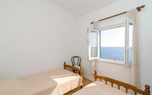 Three-Bedroom Holiday Home in Potomje