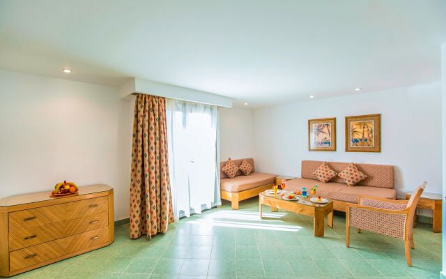 SUNRISE Holidays Resort (Adults Only)