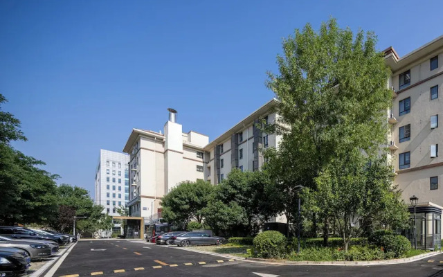 Nostalgia S Hotel - Beijing Fangshan Uni