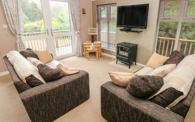 1 Hornbeam Lodge