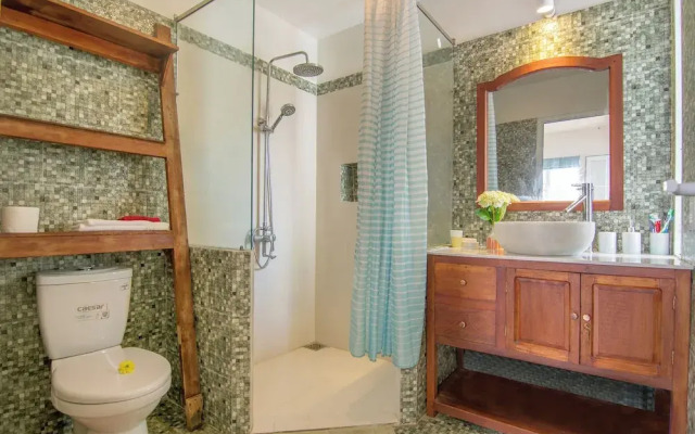 Sunnybeautiful 2-bdr apartment An Bang