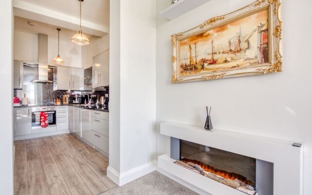 Lovely Apartment Near Town Center