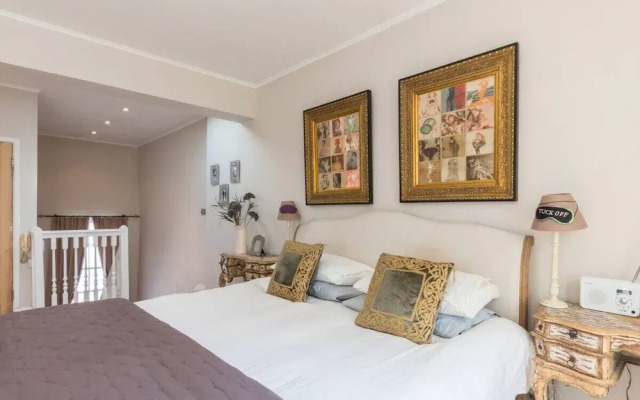 Stylish 1-bed With a Roof Terrace