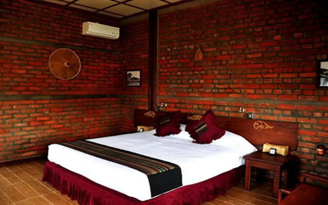 Riverside @ Hsipaw Resort