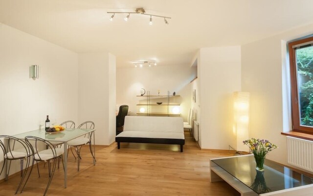 Romantic Condo near Charles Bridge