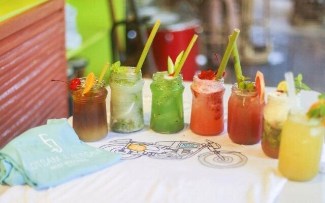 Flotsam & Jetsam Artist Beach Hostel
