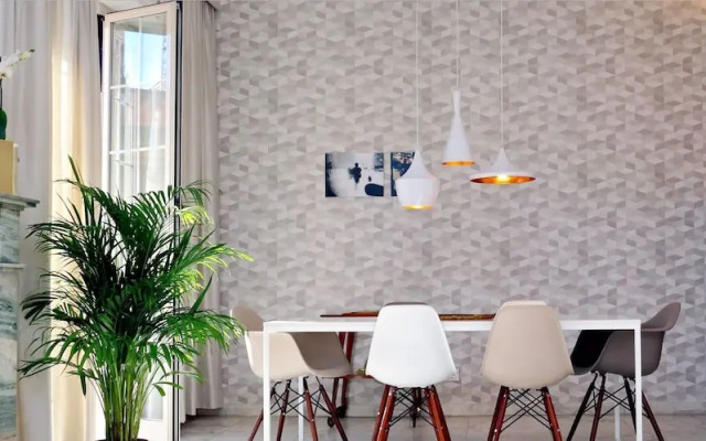 Elegant flat for 8 near Colosseum
