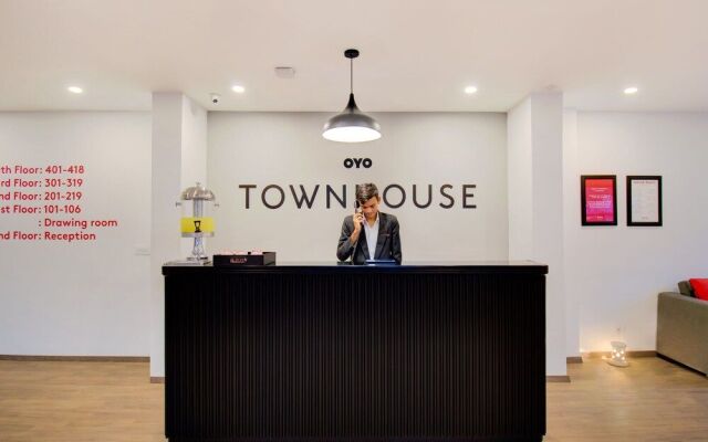 OYO Townhouse 165 Netaji Road