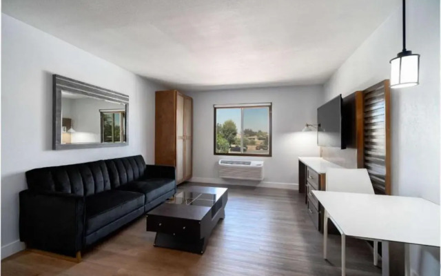 Homestay Suites - Studios & Spas