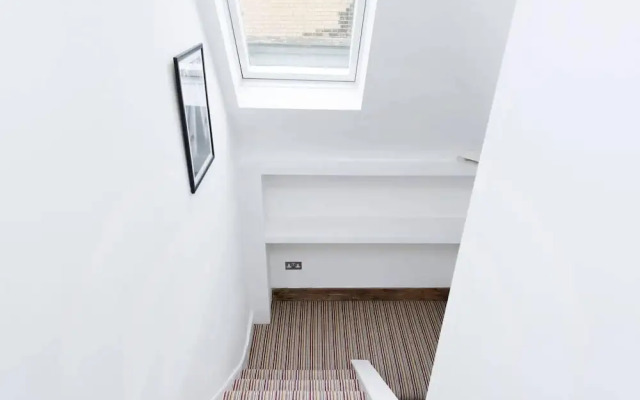 Beautiful And Central 2BR Loft Apartment