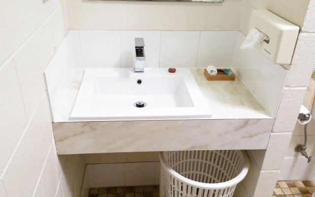 A & A Lodge Motel Emerald