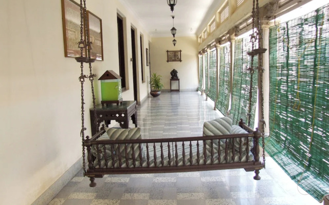 Nilambag palace