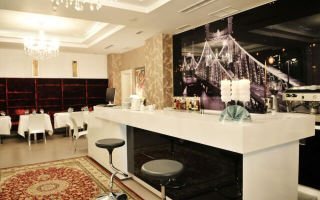 Golden City Hotel, Tirana